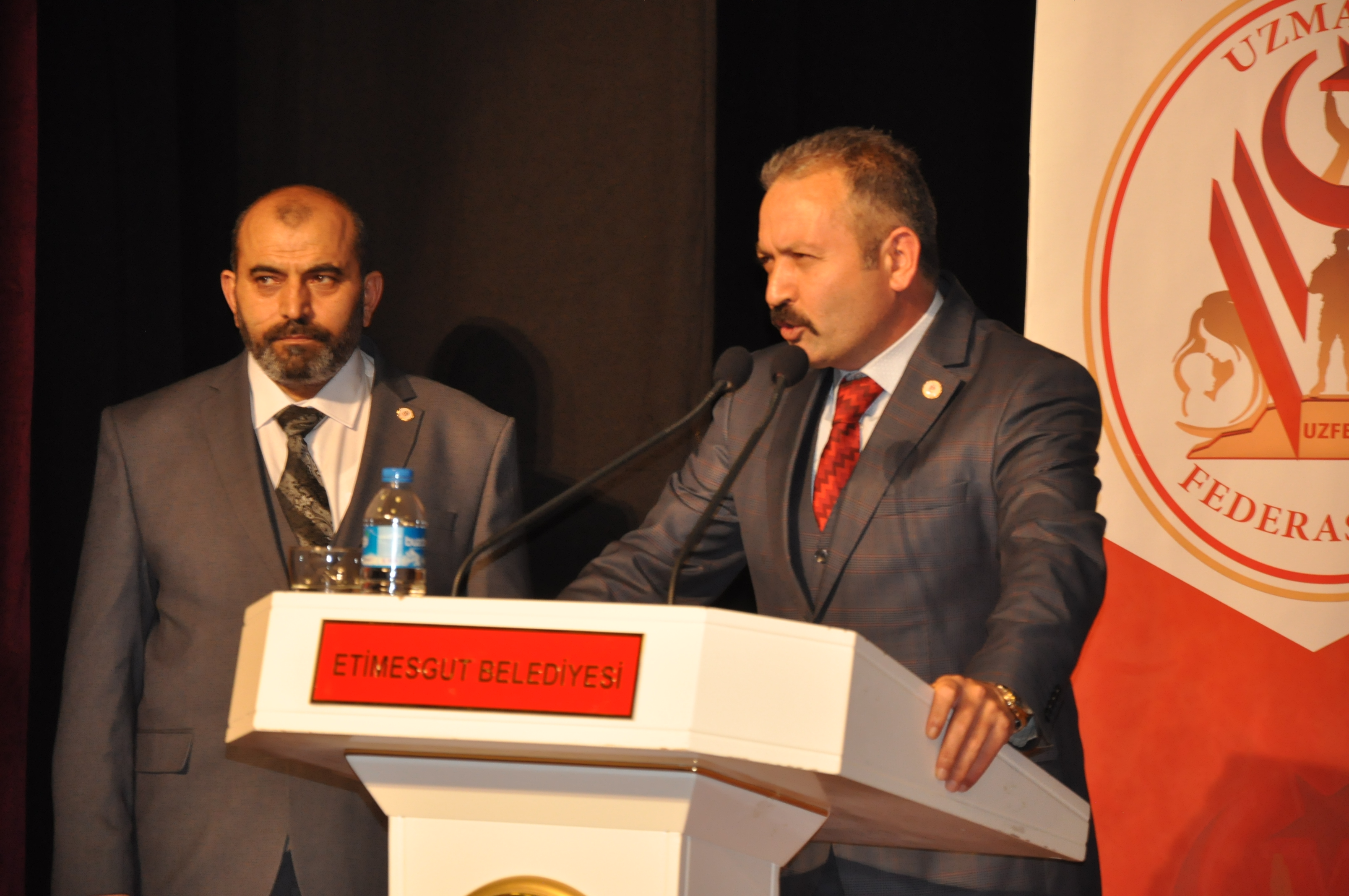 KORKUT ATA EĞİTİM KÜLTÜR MERKEZİNDE DÜZENLENEN VATAN SAVUNMASININ SÖZLEŞMESİ OLMAZ KONSEPTLİ KONFERANS